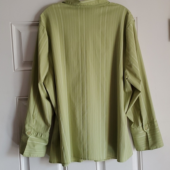 💙 Maggie Barnes button-down blouse. Size 1X - Picture 5 of 7